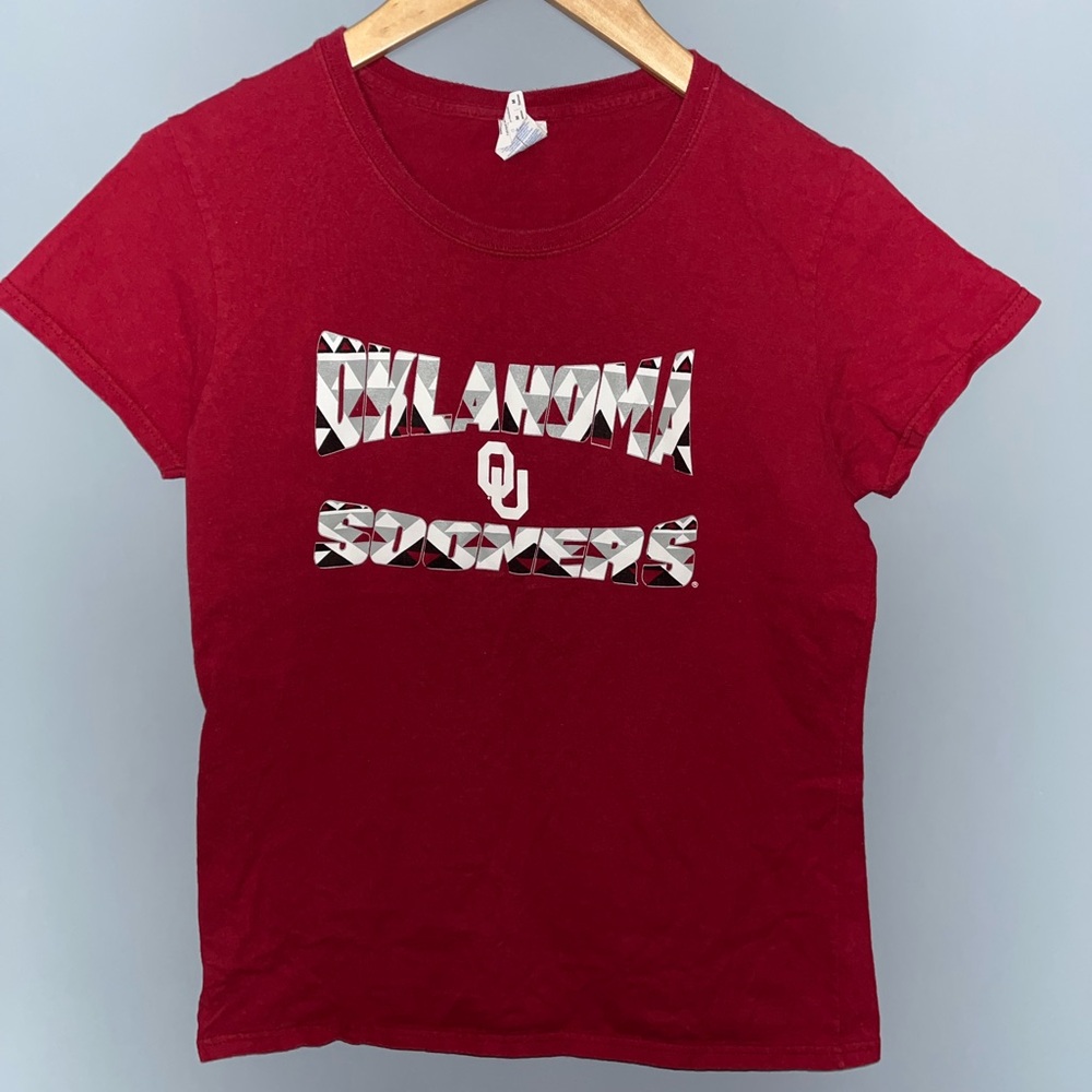 Gildan‎ Oklahoma Sooners Graphic T-Shirt Womens Medium Crimson Red OU NCAA Tee